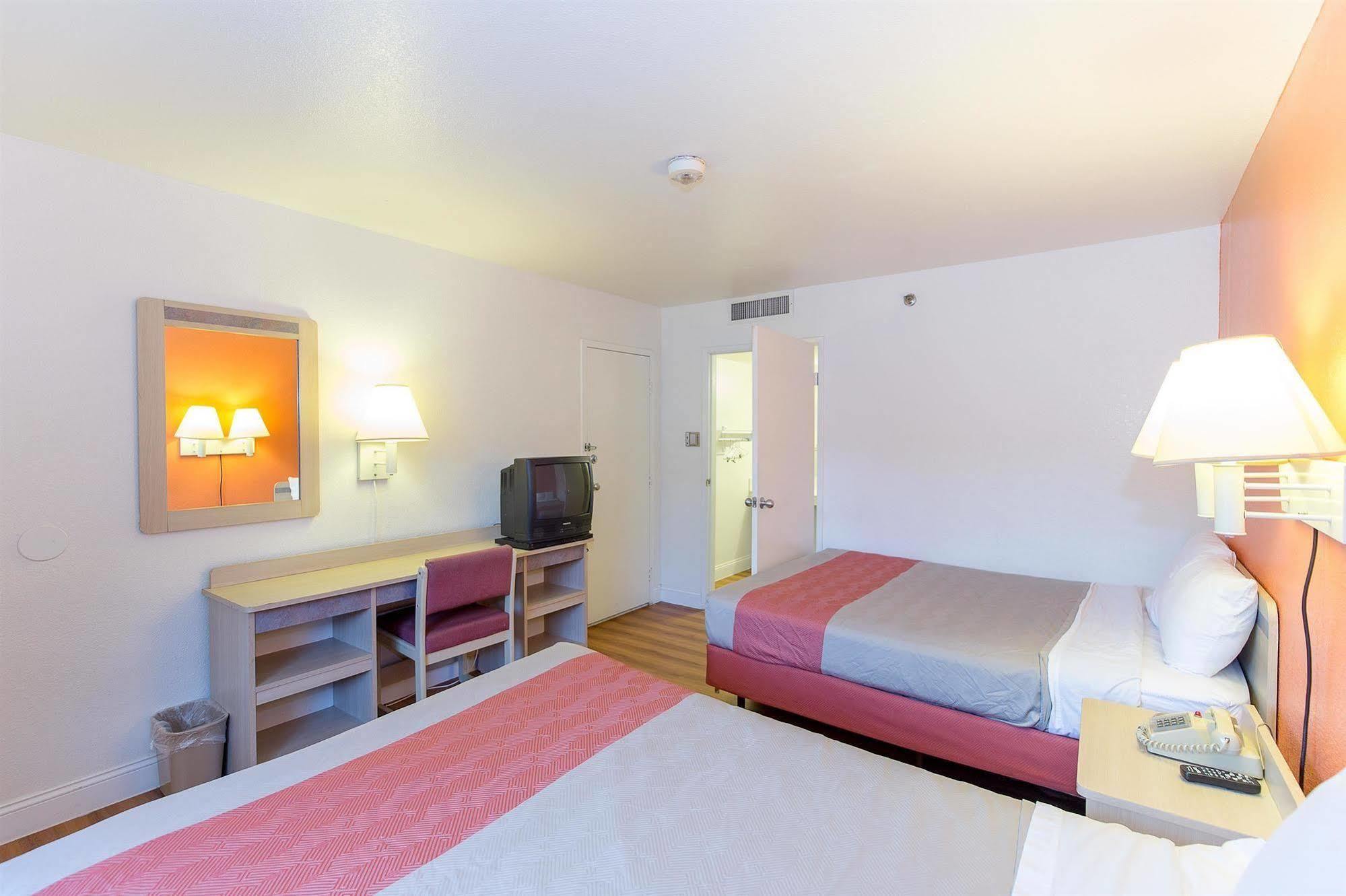 Motel 6 Vallejo - Maritime North المظهر الخارجي الصورة